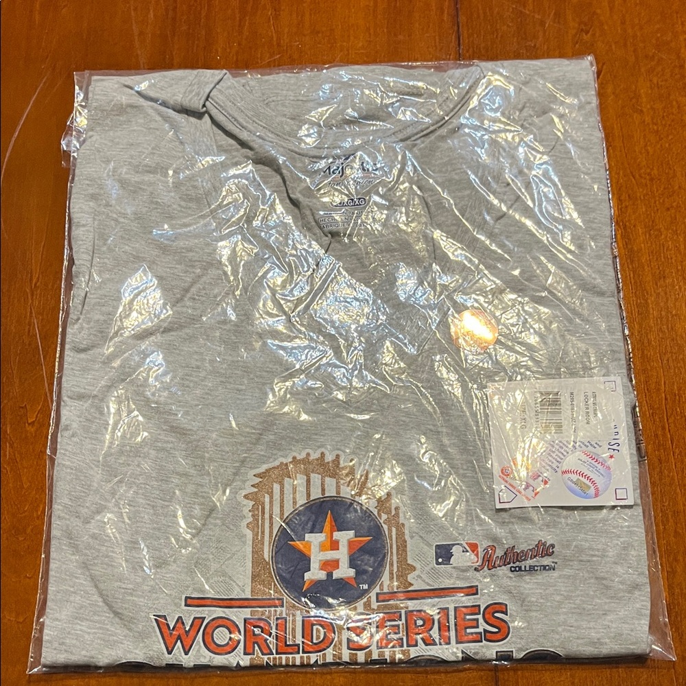 Majestic women’s Gray World Series T-Shirt